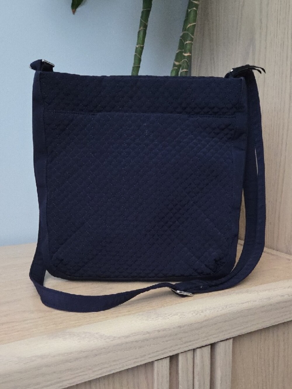 NWOT Vera Bradley Triple Zip Hipster Quilted Crossbody in Navy Blue - Picture 3 of 10
